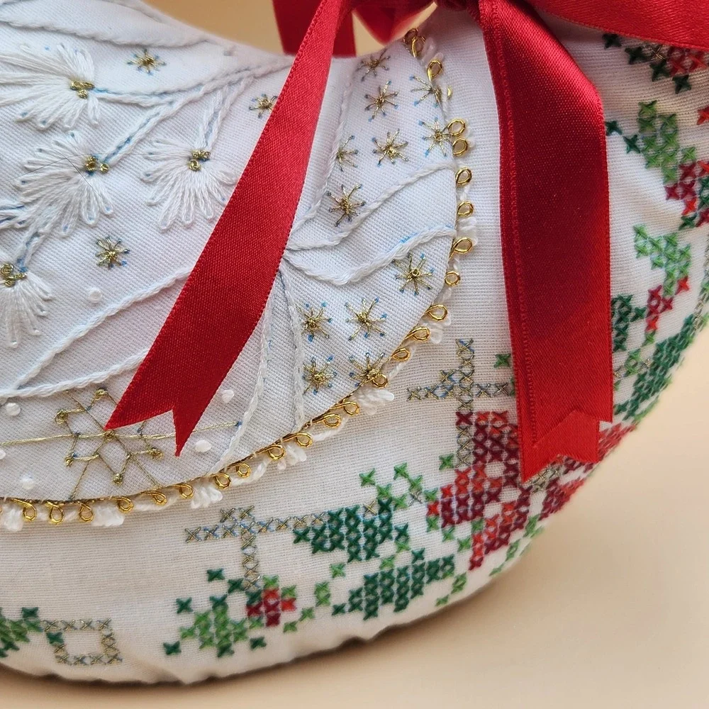 VTG Titan Needlecraft Cross Stitch Christmas Goose Ribbon Centerpiece Silhouette